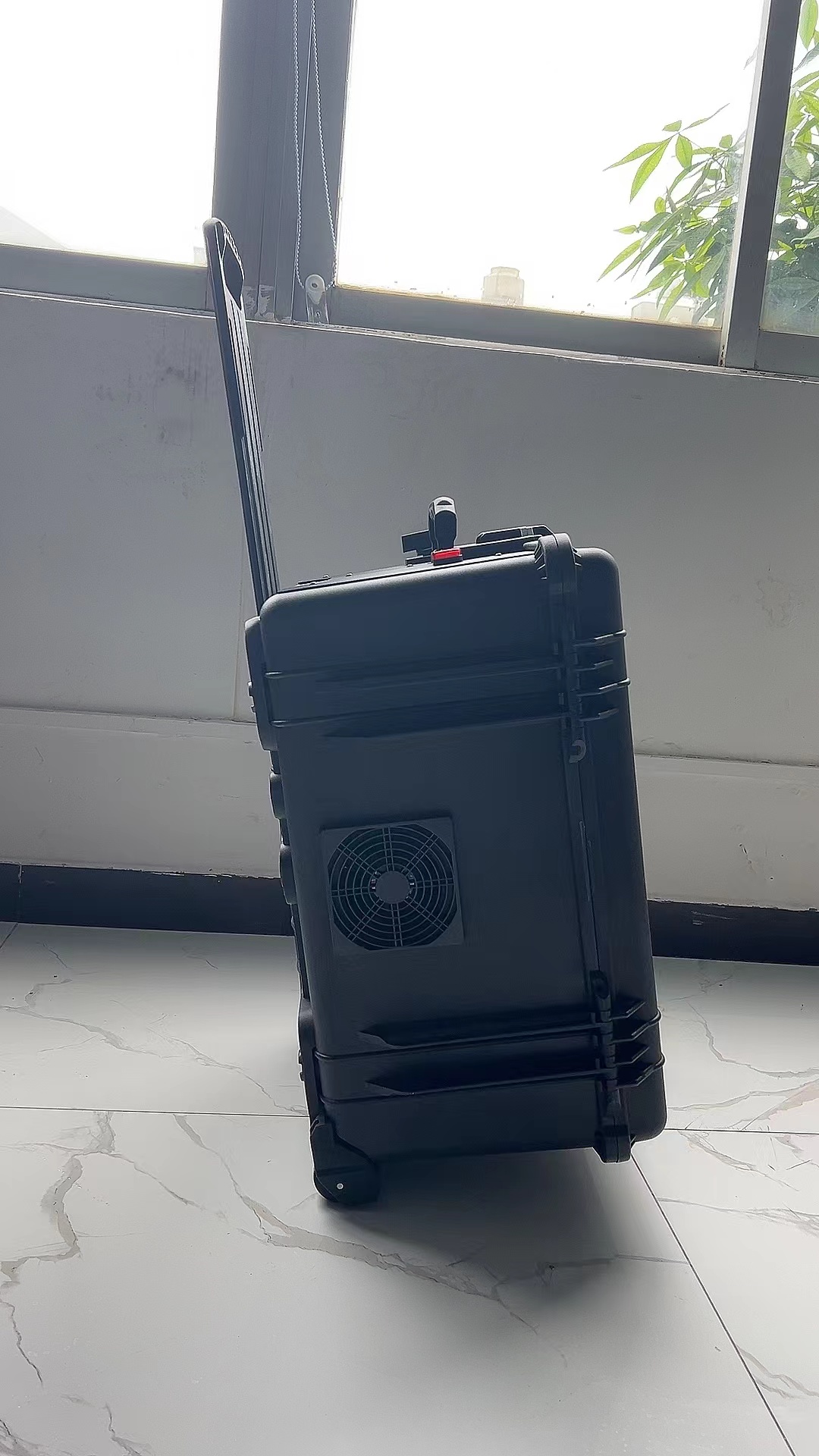 赞皇手拉箱型移动通信干扰器